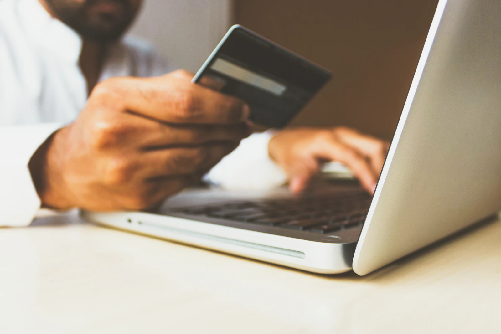 Compra online em um notebook